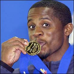 Dwight Phillips kisses his long jump gold medal