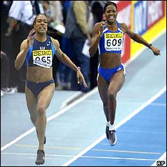 Michelle Collins of the US beats Muriel Hurtis to the line to claim gold in the women's 200m