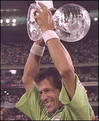 Pakistan skipper Imran Khan lifts the 1992 World Cup 