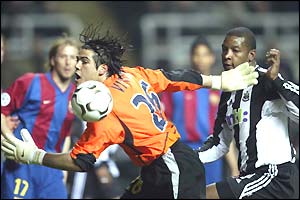 Barcelona keeper Victor Valdes fends off Newcastle's Titus Bramble
