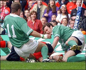 Ireland's defence fail to stop Stephen Jones scoring in the corner for Wales 