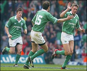 Ronan O'Gara is congratulated by Geordan Murphy after scoring the winning drop goal