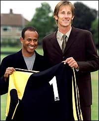 Jean Tigana with new-signing Edwin van der Sar