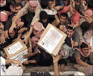 Aid packages start to arrive in the southern Iraqi town of Safwan