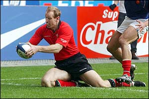 Gareth Thomas finishes off a superb move from inside Wales's 22 and touches down in the corner