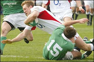 Mike Tindall dives over the line to score a try