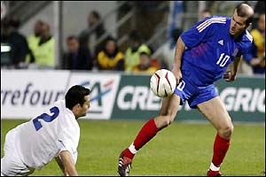 Zidane puts France 2-1 up in first-half injury time