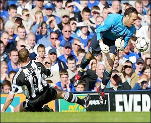 Everton keeper Richard Wright (right) survives a late Shearer challenge