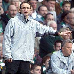 Martin O'Neill encourages Celtic from the sidelines