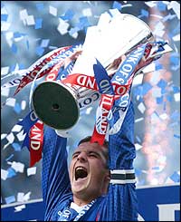Rangers captain Barry Ferguson lifts the SPL trophy