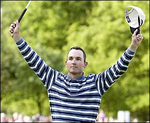 Ignacio Garrido salutes the crowd after winning