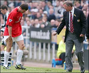 Roy Keane hobbles off with a dead leg - boss Sir Alex Ferguson will hope the Irishman is fit for Wednesday's game at Arsenal