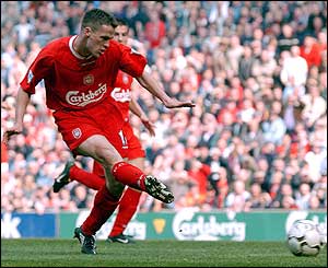 Michael Owen returns from injury and scores Liverpool's second