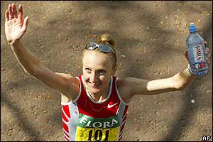 Paula Radcliffe celebrates victory 