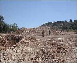 Beit Amin farmers stand in middle of the excavation to build 