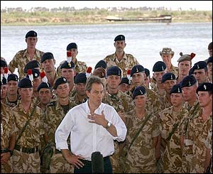 Blair speaks to troops in Basra