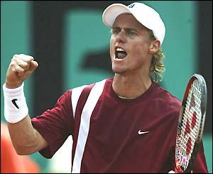 Lleyton Hewitt celebrates a winner during his match with Nikolay Davydenko