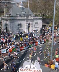 An aerial shot of the runners taken from the Millennium Bridge