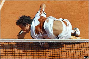 Moroccan Younes El Aynaoui falls during a third round match against Argentina's Mariano Zabaleta