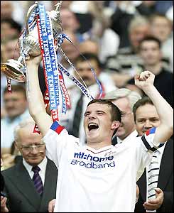 Rangers captain Barry Ferguson lifts the Scottish Cup 