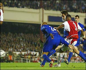 Ashley Cole fights off the Man Utd defenders to set-up Arsenal's equaliser 