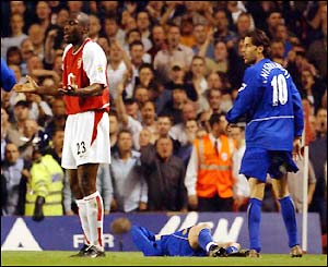 Sol Campbell (left) is sent off for elbowing Ole Gunnar Solskjaer