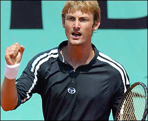 Juan Carlos Ferrero clenches his fist as he secures a quarter-final berth