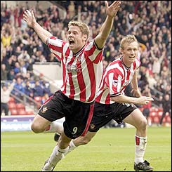 James Beattie scores Southampton's second goal against Leeds in a 3-2 win 