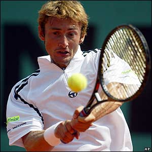 Spain's Juan Carlos Ferrero backhands to Chile's Fernando Gonzalez in a quarterfinal match 