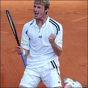 Spain's Juan Carlos Ferrero celebrates as he takes the final set 6-4