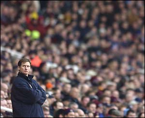 Glenn Roeder under the watchful eye of the Upton Park faithful
