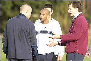 Glenn Roeder with Tomas Repka and Trevor Sinclair in training