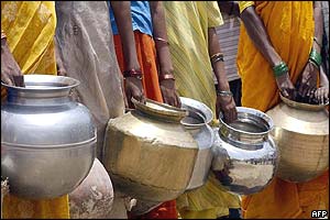 Indian women wait to fill their pots in Andhra Pradesh