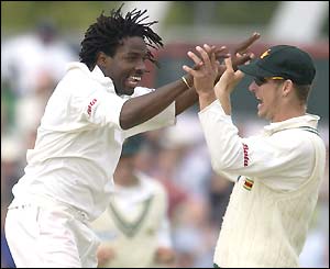 Doug Hondo jumps for joy with team-mate Travis Friend after dismissing Nasser Hussain