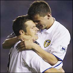 Viduka's goal seals the win for Leeds and puts them six points clear of West Ham 