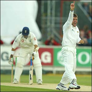 Alec Stewart looks down as Heath Streak successfully appeals for an lbw decision against him
