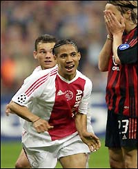 Steven Pienaar equalises much to the dimay of Milan's Massimo Ambrosini 