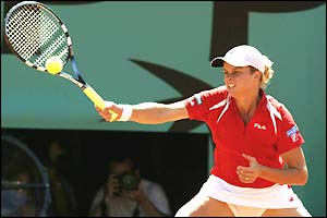 Kim Clijsters reaches for a wide shot