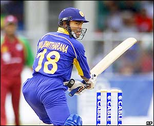 Kaluwitharana hits a great innings of 54 