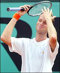 Martin Verkerk holds his head in frustration after losing a point