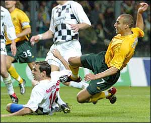 Henrik Larsson scores Celtic's winner against Boavista