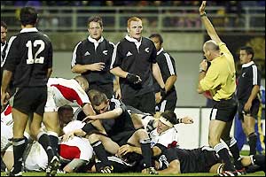 England score the opening try through lock Simon Shaw