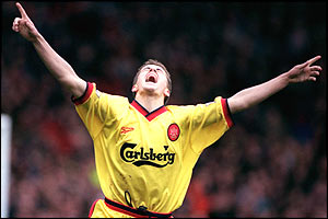 Michael Owen celebrates scoring against Man Utd to make the score 1-1 on 10 April 1998