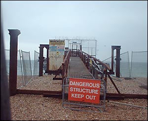 Walkway to Brighton's West Pier, June 2003