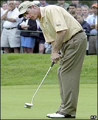 Jim Furyk misses a birdie putt 