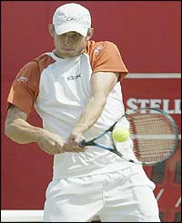 Andy Roddick powers a backhand to Sebastien Grosjean