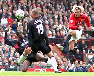 David Beckham shoots and scores against Charlton