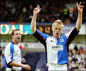 Damien Duff celebrates his eleventh minute goal