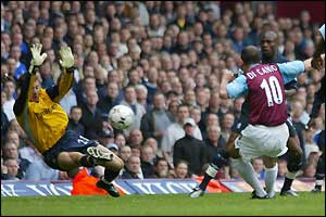 Paolo di Canio slots the ball past Carlo Cudicini on 71 minutes