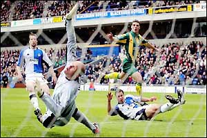 Jason Koumas scores for West Brom